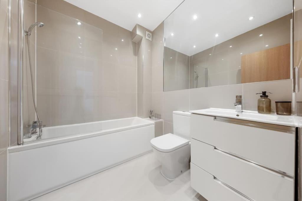 לונדון Pleasing 2Bed Flat 10Min To Wimbledon Tennis Court מראה חיצוני תמונה